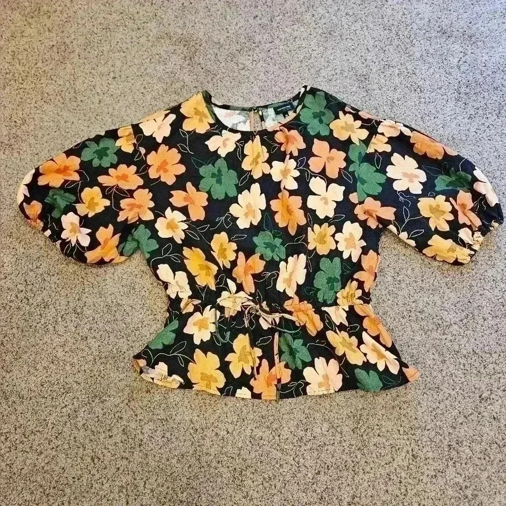 Who What Wear Black Peplum Style Tie Blouse w/ Floral Design, Size Medium